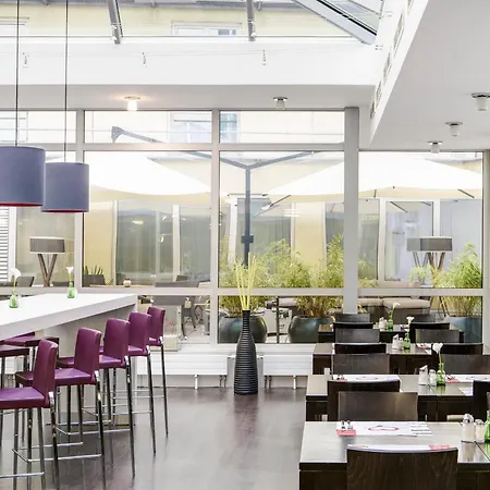 Intercityhotel Wien-3